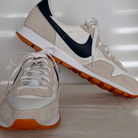 Nike Men's White and Black Pegasus Sneakers Size 12 - Picture 1 of 8
